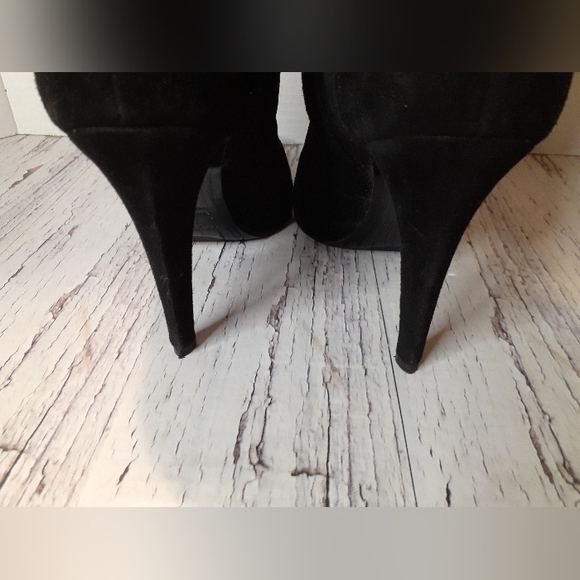 Sergio Rossi Chain Suede Boots - Picture 8 of 11